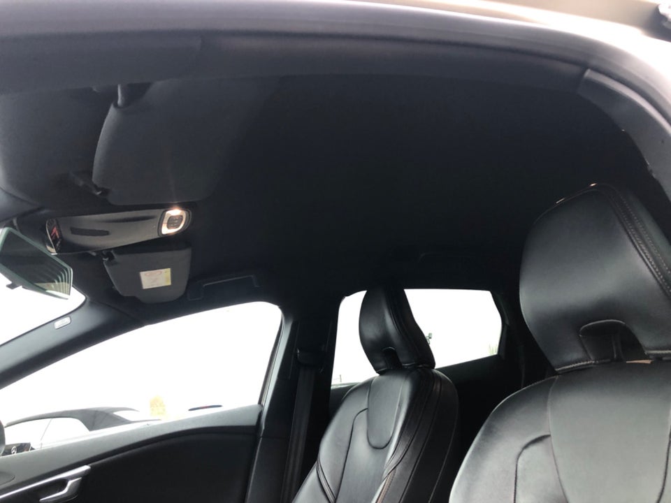 Volvo V40 CC 2,0 D2 120 Momentum 5d