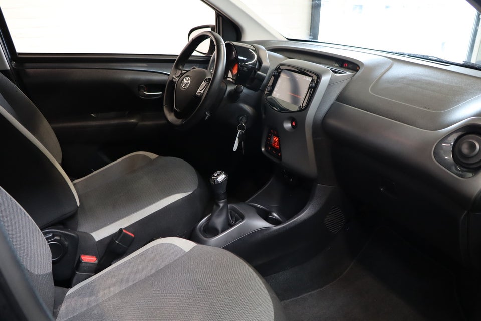 Toyota Aygo 1,0 VVT-i x-press 5d