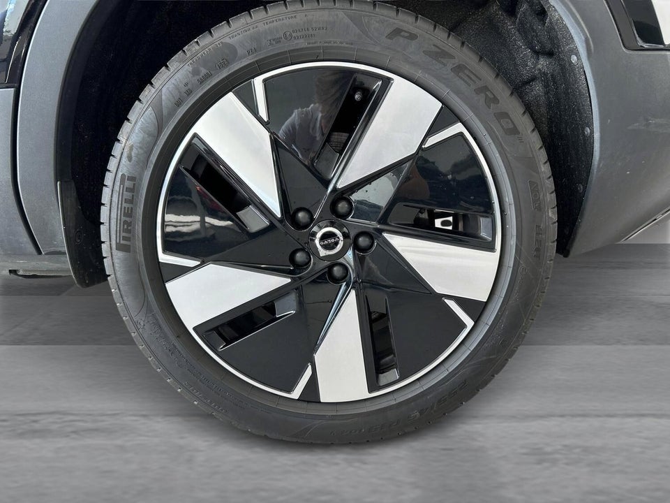 Volvo EX40 Standard Range Plus 5d