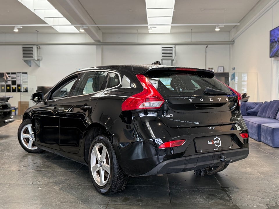 Volvo V40 2,0 D2 120 Momentum Eco 5d