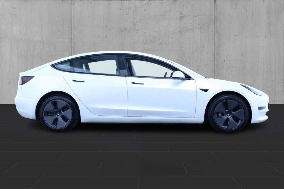 Tesla Model 3 Standard Range+ RWD 4d