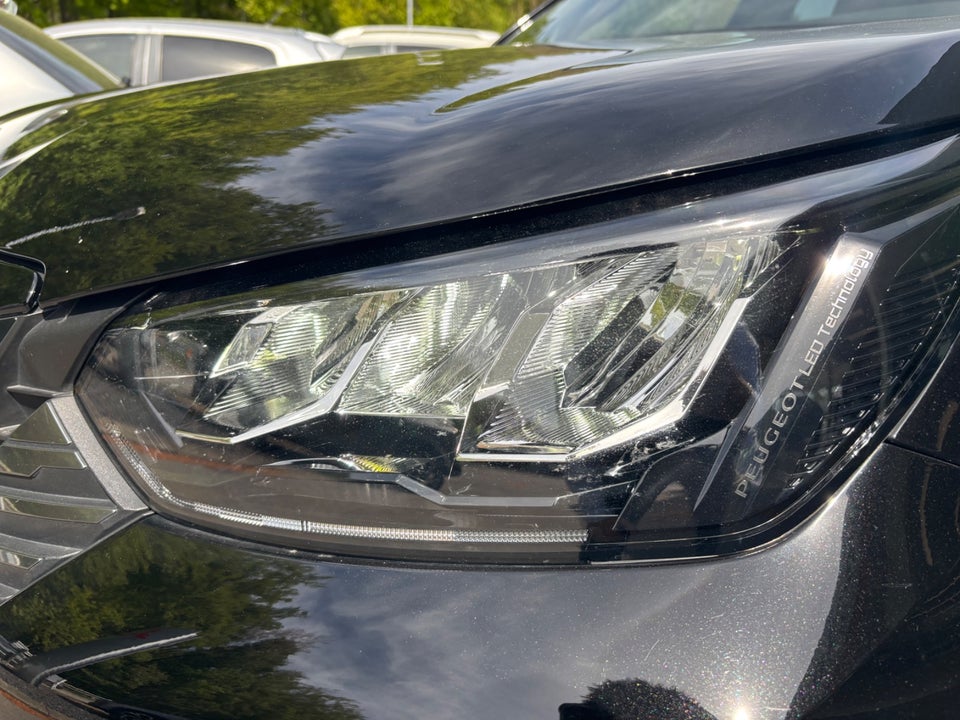 Peugeot 2008 1,2 PureTech 130 Allure EAT8 5d