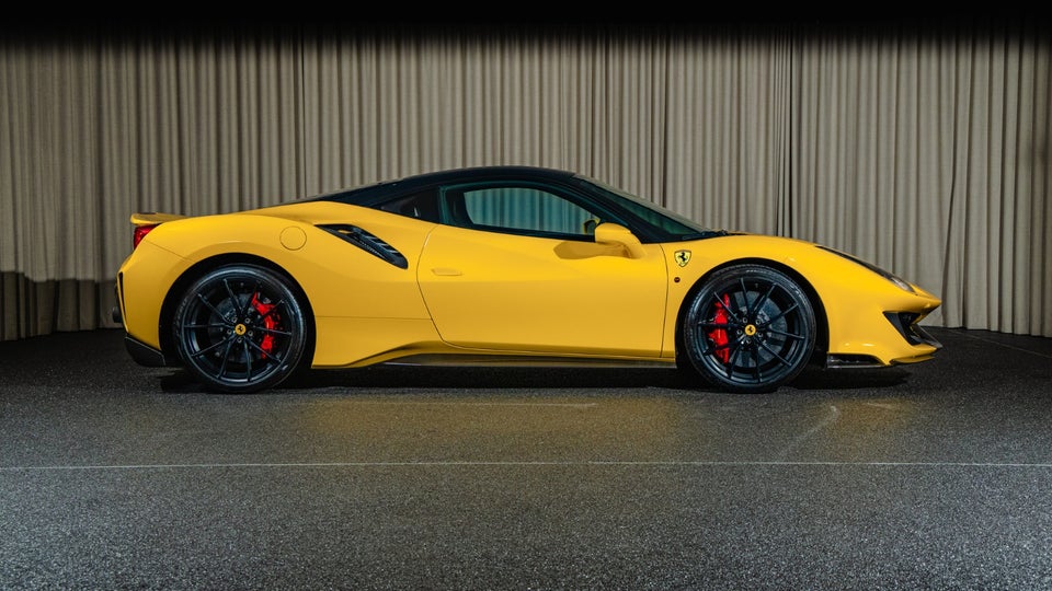 Ferrari 488 Pista 3,9 DCT 2d