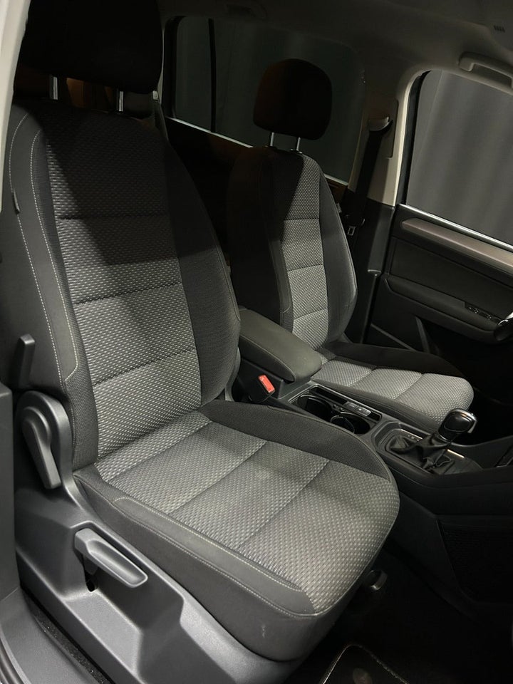 VW Touran 1,6 TDi 115 Comfortline DSG 7prs 5d