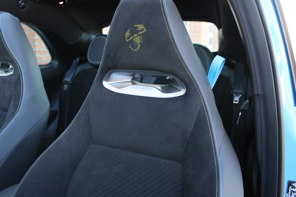 Abarth 500e Scorpionissima Cabrio 2d