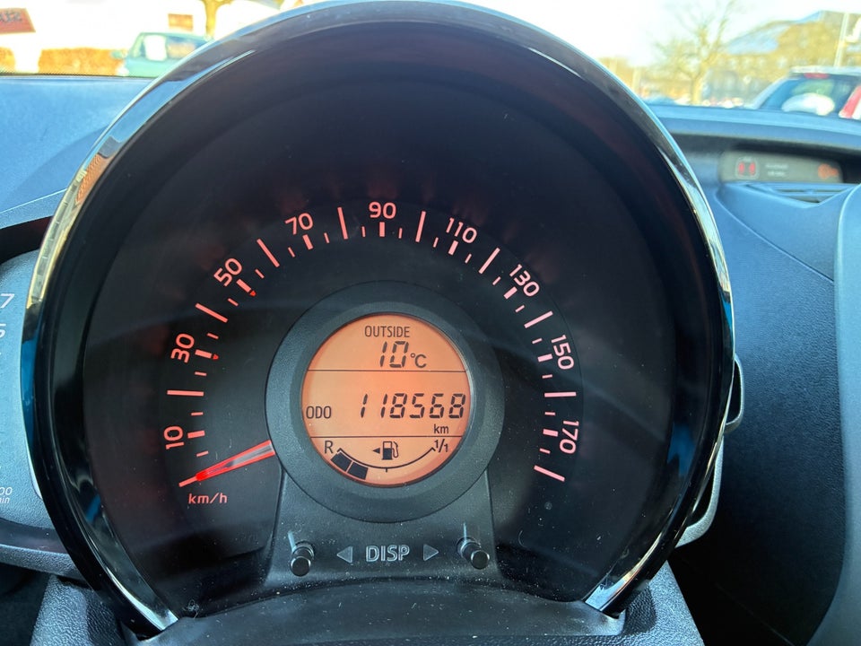 Toyota Aygo 1,0 VVT-i x-play 5d