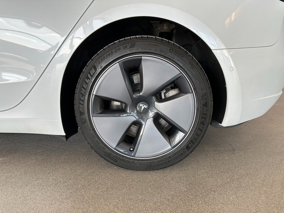 Tesla Model 3 Standard Range+ RWD 4d