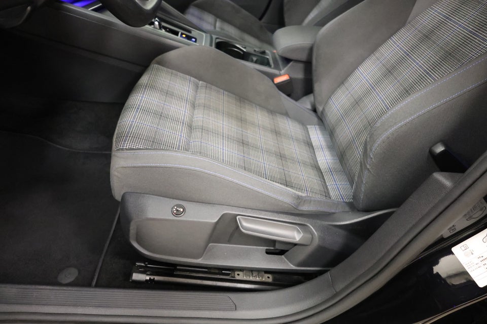 VW Golf VIII 1,4 GTE DSG 5d