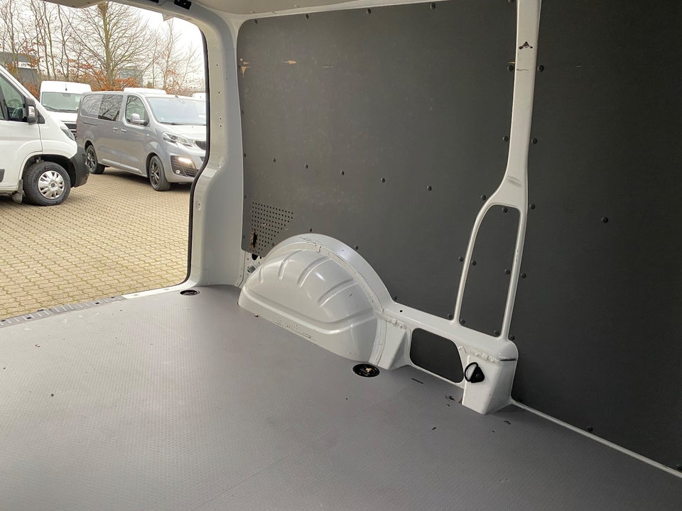 VW Transporter 2,0 TDi 110 Kassevogn lang