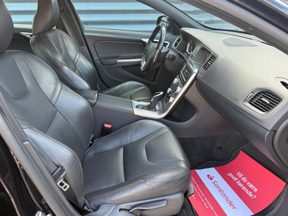 Volvo V60 CC 2,0 D3 150 Summum aut. 5d