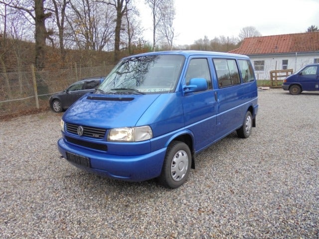 VW Caravelle 2,5 TDi 102 Comfortline 4d