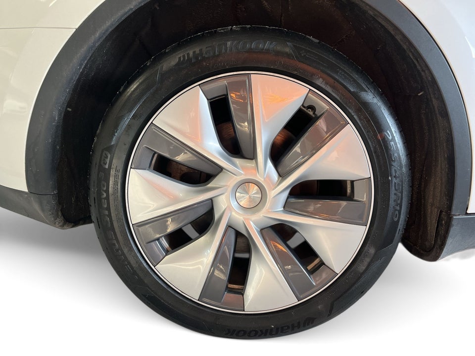 Tesla Model Y Long Range AWD 5d