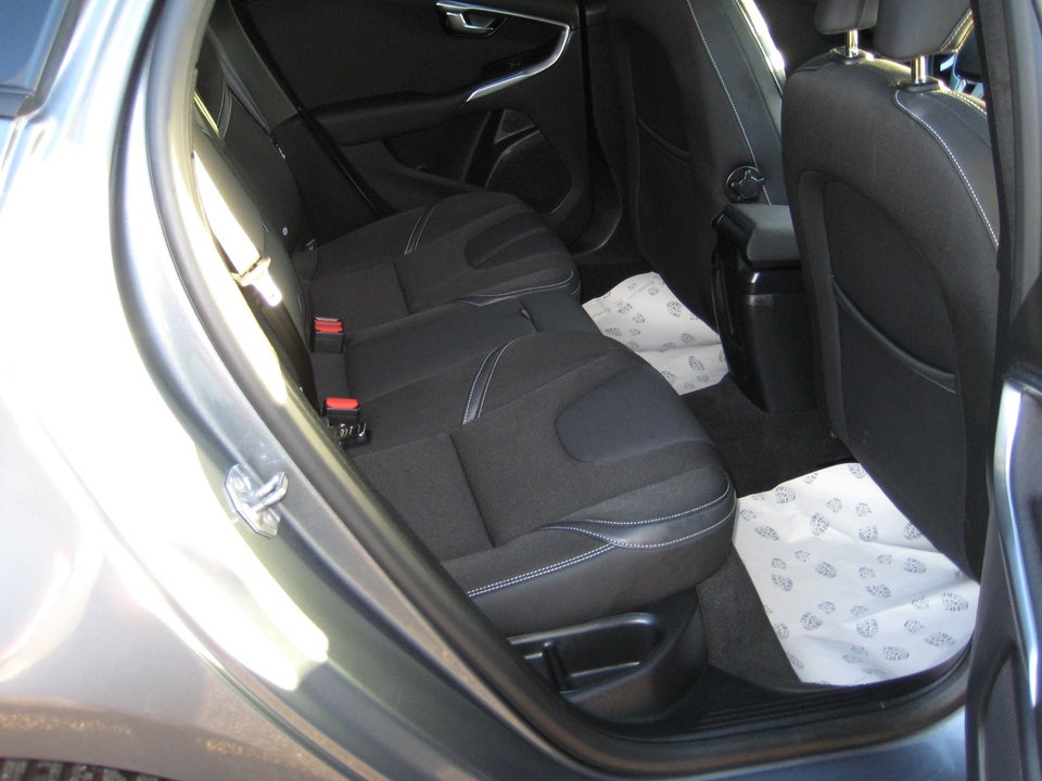 Volvo V40 2,0 D3 150 Momentum aut. 5d