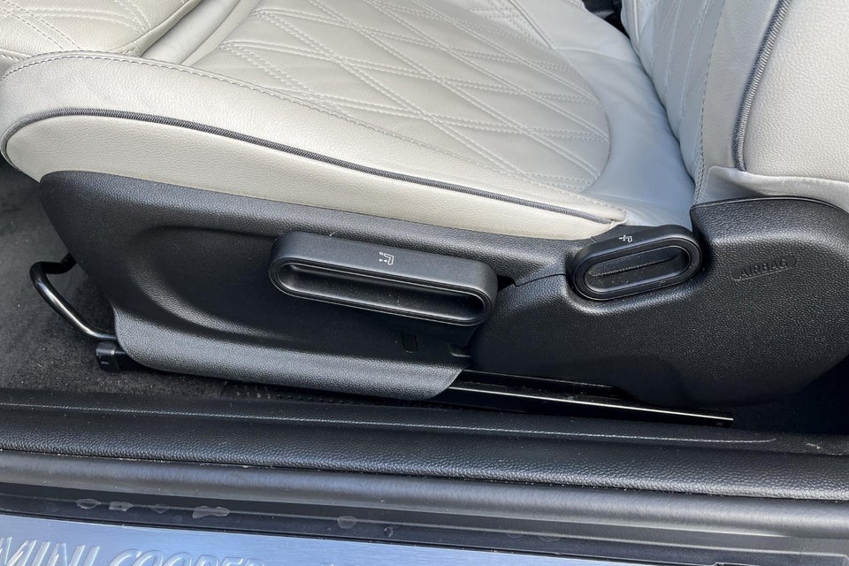 MINI Cooper SE Classic Trim 3d