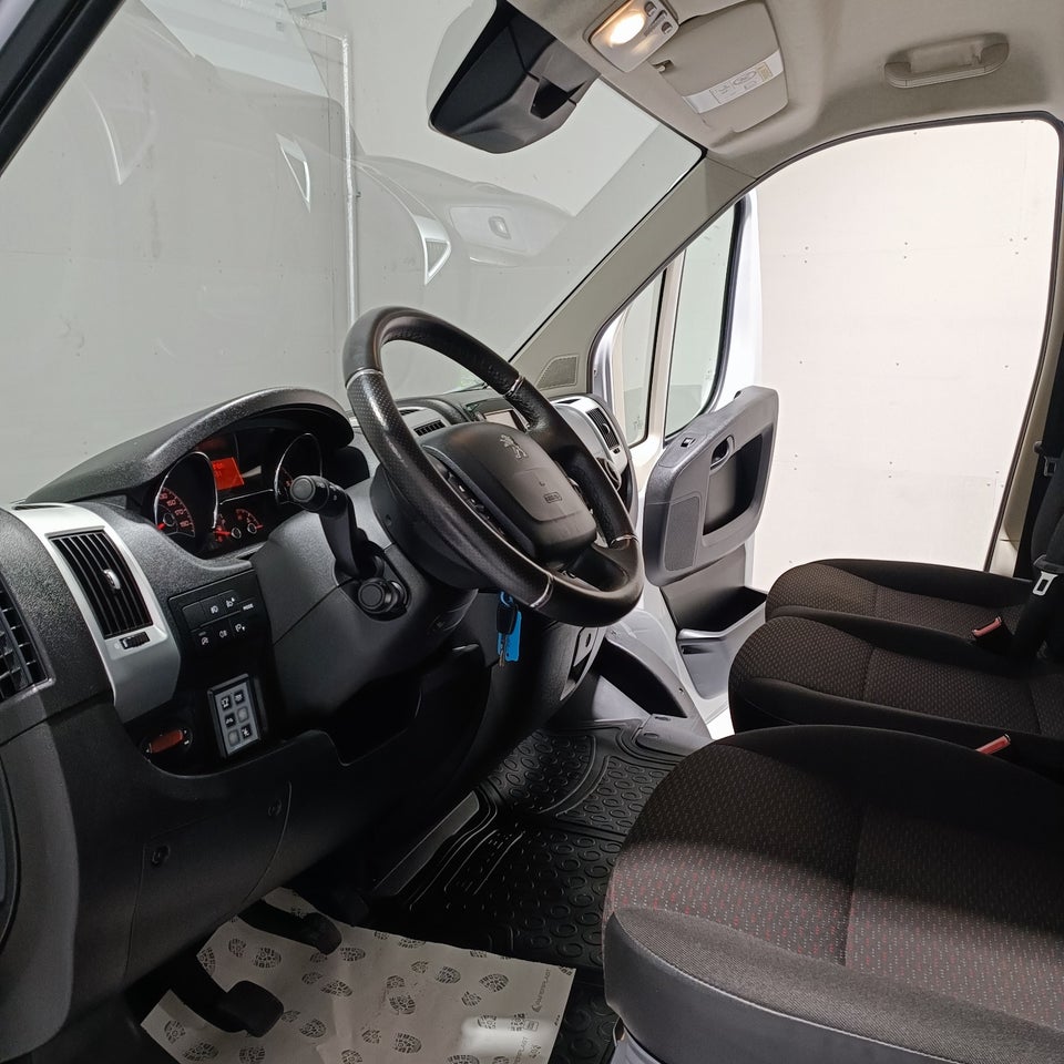 Peugeot Boxer 335 2,2 BlueHDi 140 L3H2 Premium