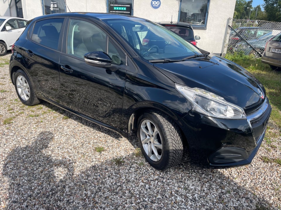 Peugeot 208 1,2 VTi 82 Envy Sky 5d