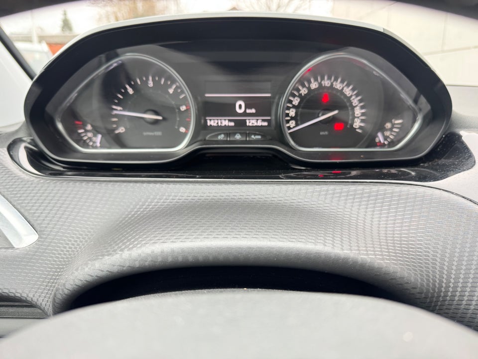 Peugeot 2008 1,6 BlueHDi 100 Allure Sky 5d