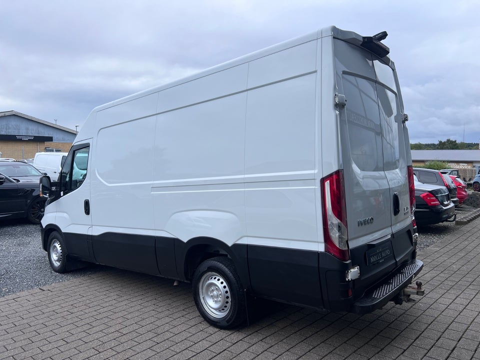 Iveco Daily 2,3 35S16 12m³ Van AG8