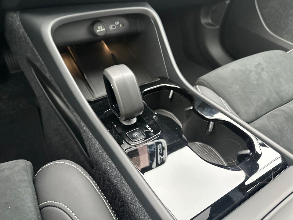 Volvo EX40 Extended Range Black Edition Excess 5d