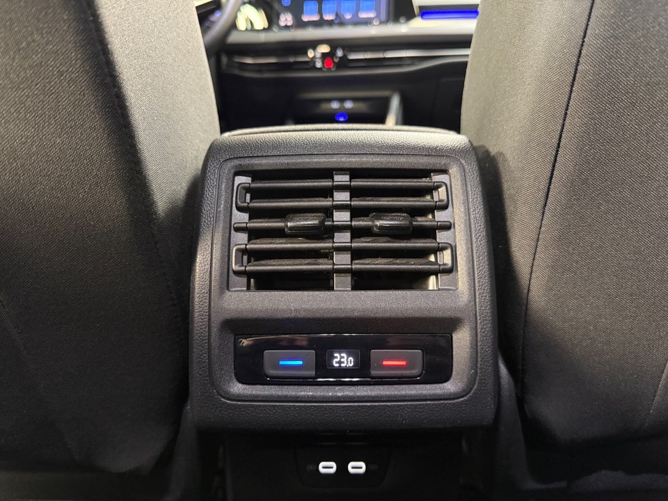 VW Golf VIII 2,0 TDi 150 Style DSG 5d