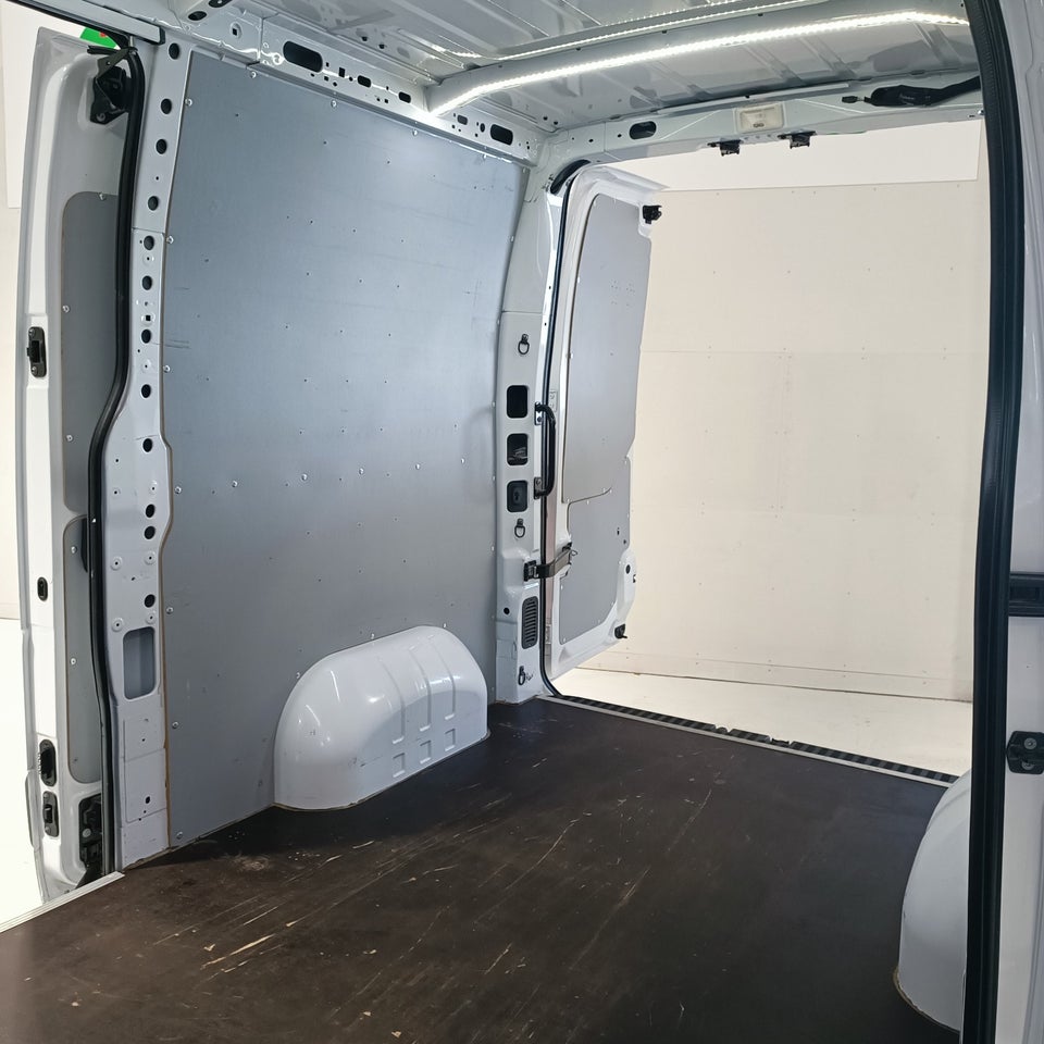 Renault Master IV T33 2,3 dCi 150 L2H2 Kassevogn