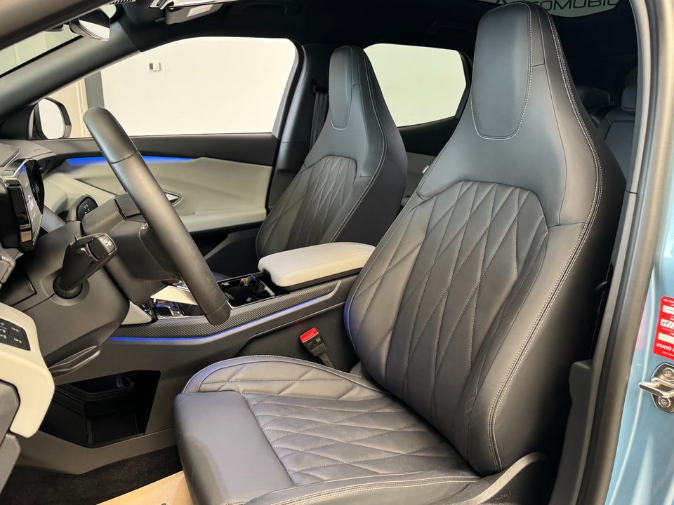 Ford Explorer 84 Premium Extended Range AWD 5d