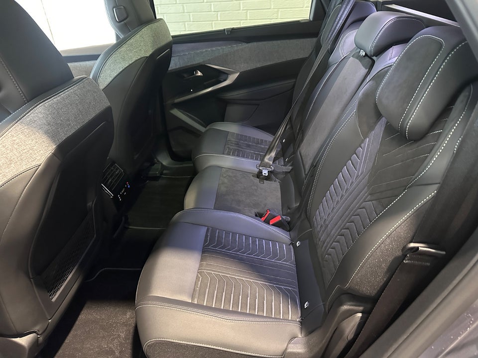 Peugeot e-5008 77 GT Pack AWD 7prs 5d