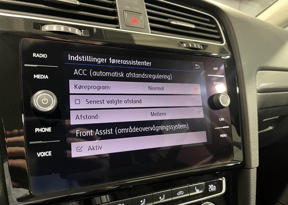 VW Golf VII 1,6 TDi 115 IQ.Drive Variant DSG 5d