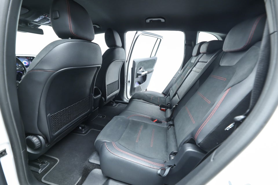 Mercedes EQB250 AMG Line 5d