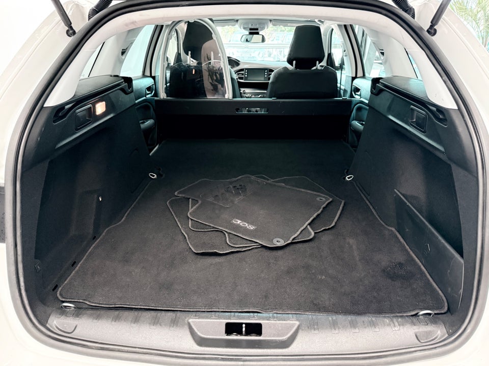 Peugeot 308 1,5 BlueHDi 130 Infinity SW Van 5d