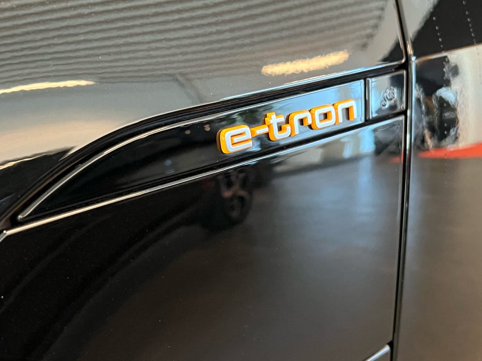 Audi e-tron 55 S-line Prestige Sportback quattro 5d