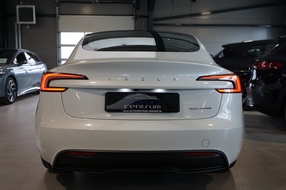 Tesla Model 3 Long Range AWD 4d