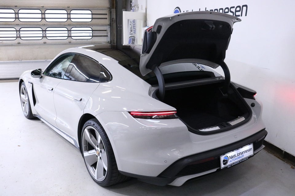 Porsche Taycan Turbo Performance+  4d