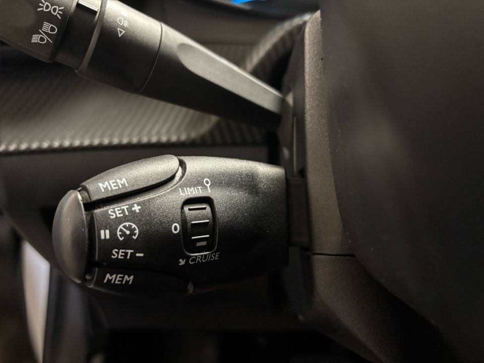 Peugeot e-208 50 Style 5d