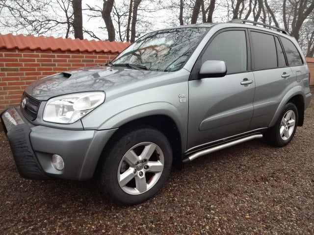 Toyota RAV4 2,0 D-4D Wave 4x4 Van 5d