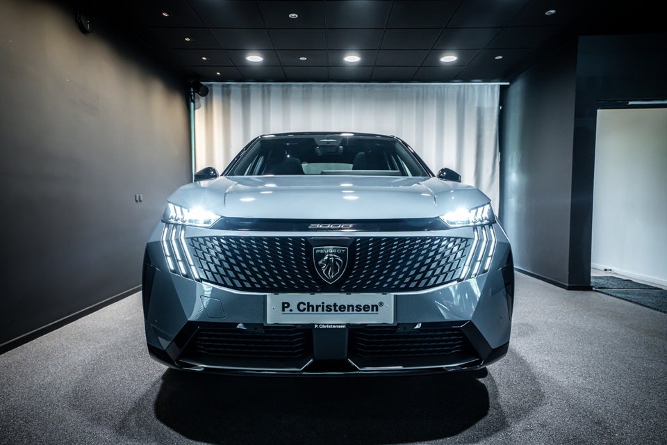 Peugeot e-3008 77 GT 5d