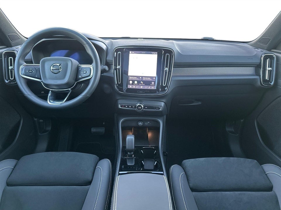 Volvo EX40 Extended Range Black Edition Excess 5d