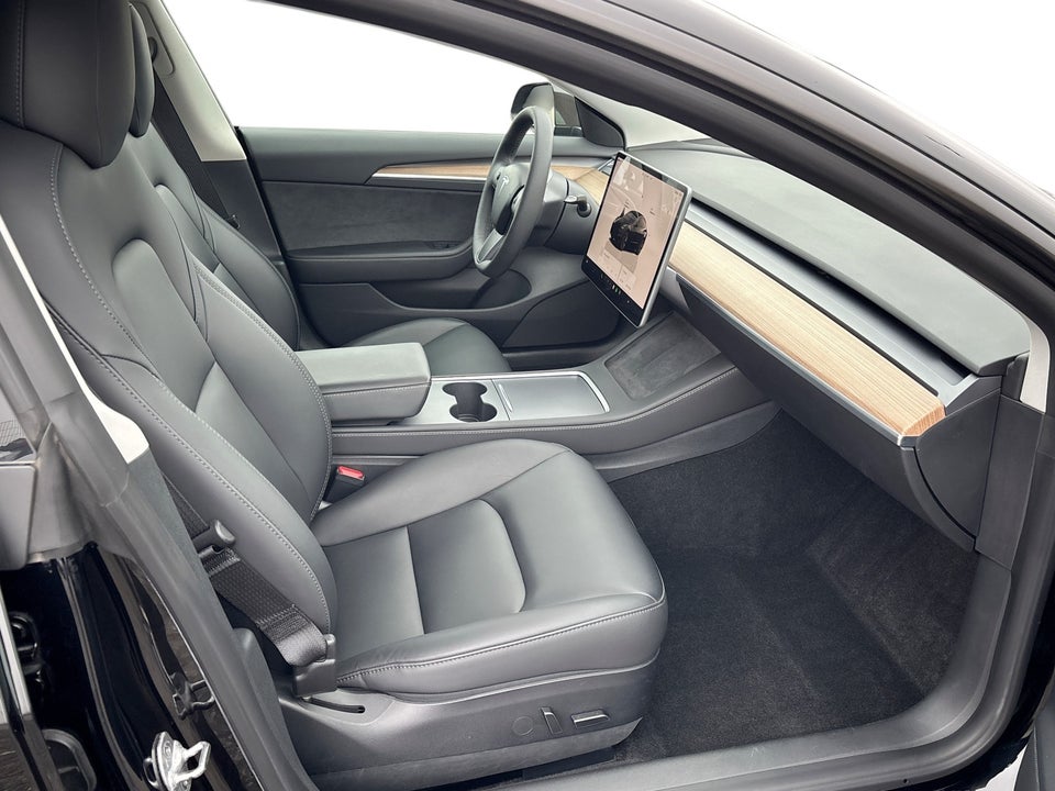 Tesla Model 3 Long Range RWD 4d