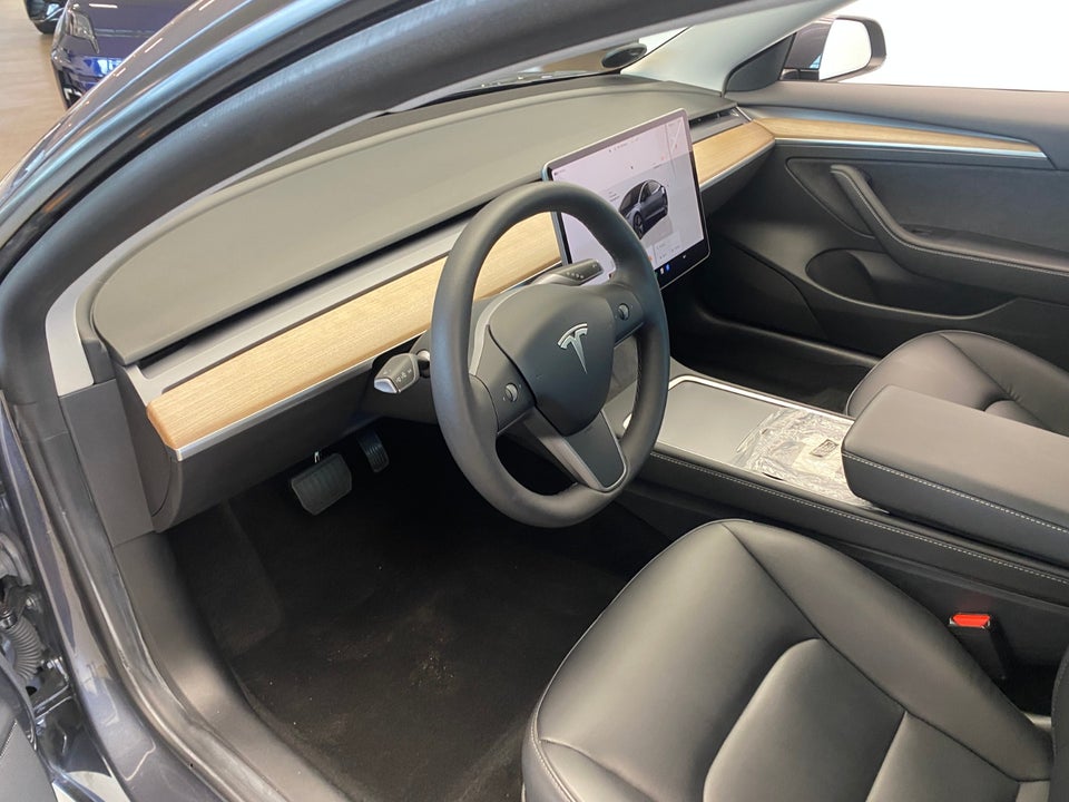 Tesla Model 3 Long Range AWD 4d