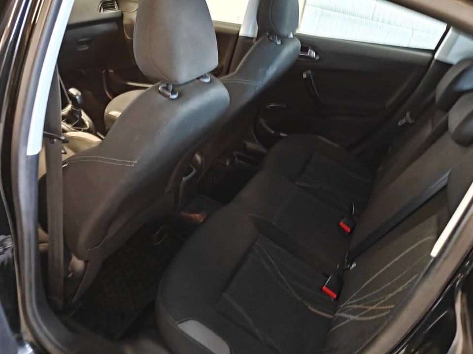 Peugeot 208 1,6 e-HDi 92 Active 5d