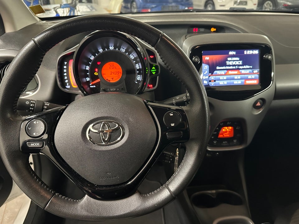 Toyota Aygo 1,0 VVT-i x-press 5d