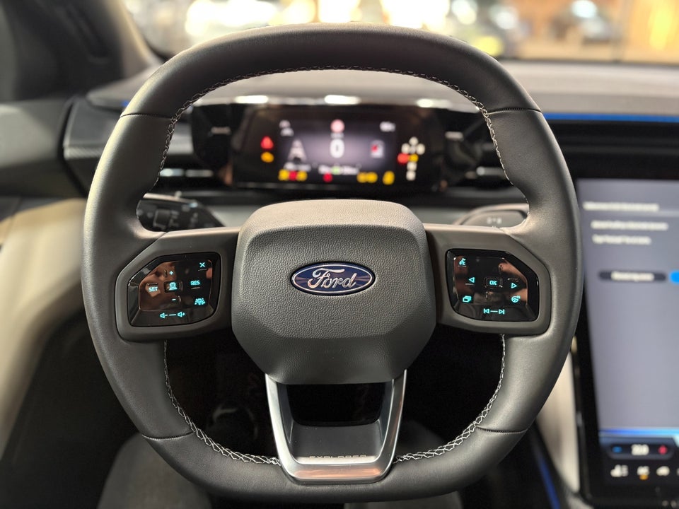 Ford Explorer 77 Premium Extended Range 5d