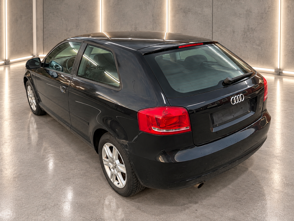 Audi A3 1,6 Ambition 3d