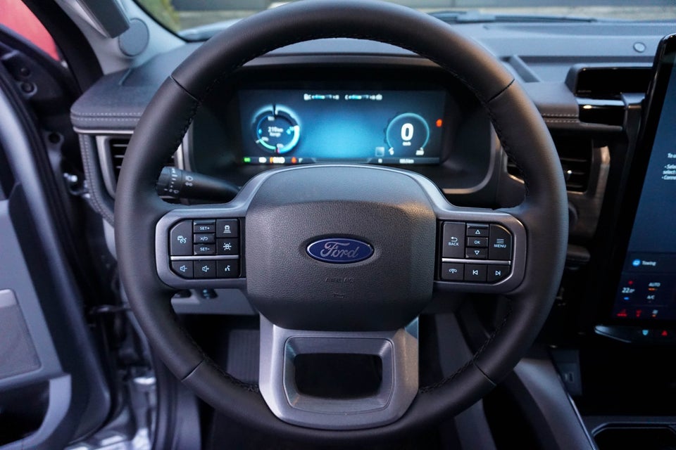 Ford F-150 123 Lightning Flash Extended Range 4d