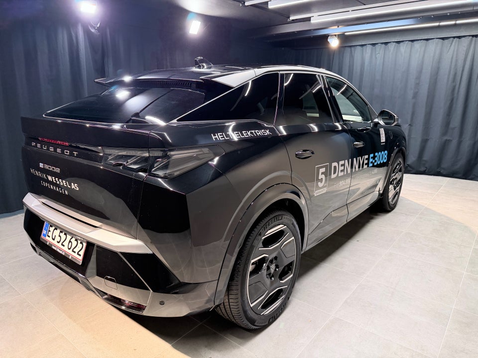 Peugeot e-3008 77 GT 5d