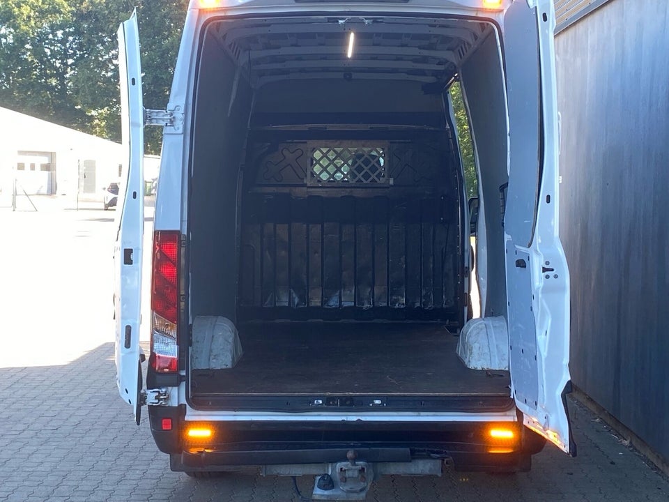 Iveco Daily 2,3 35S16 12m³ Van AG8