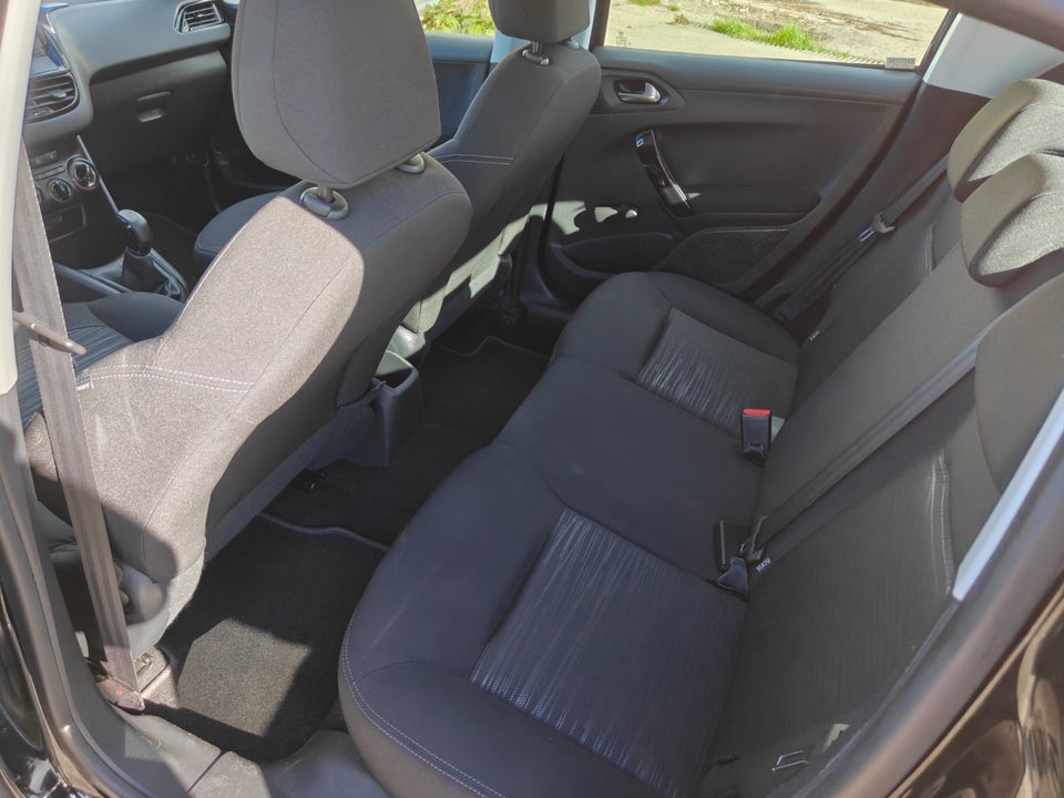 Peugeot 208 1,0 VTi Active 5d