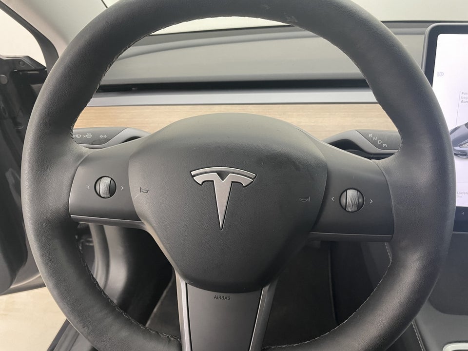 Tesla Model 3 Standard Range+ RWD 4d