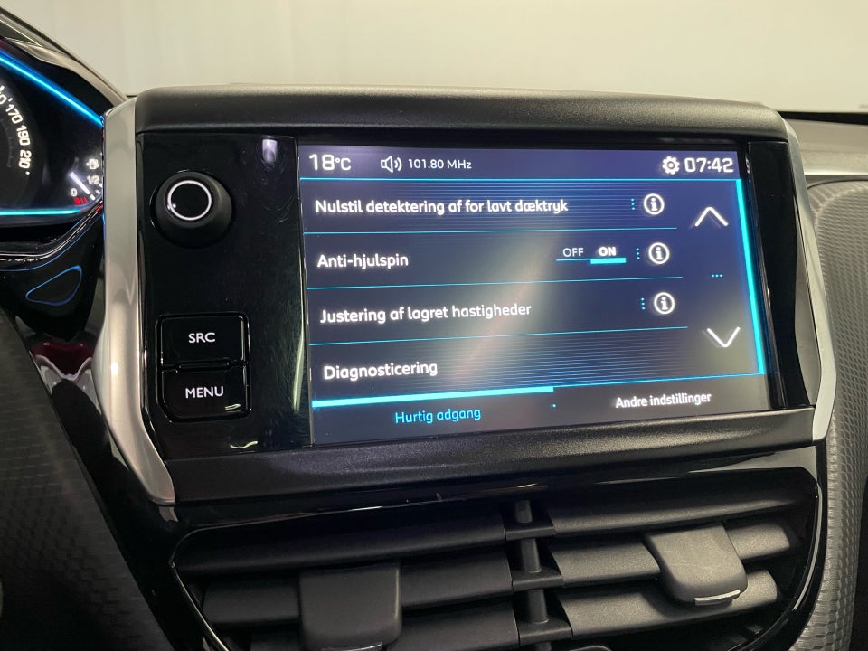 Peugeot 2008 1,2 e-THP 110 Selection Sky 5d