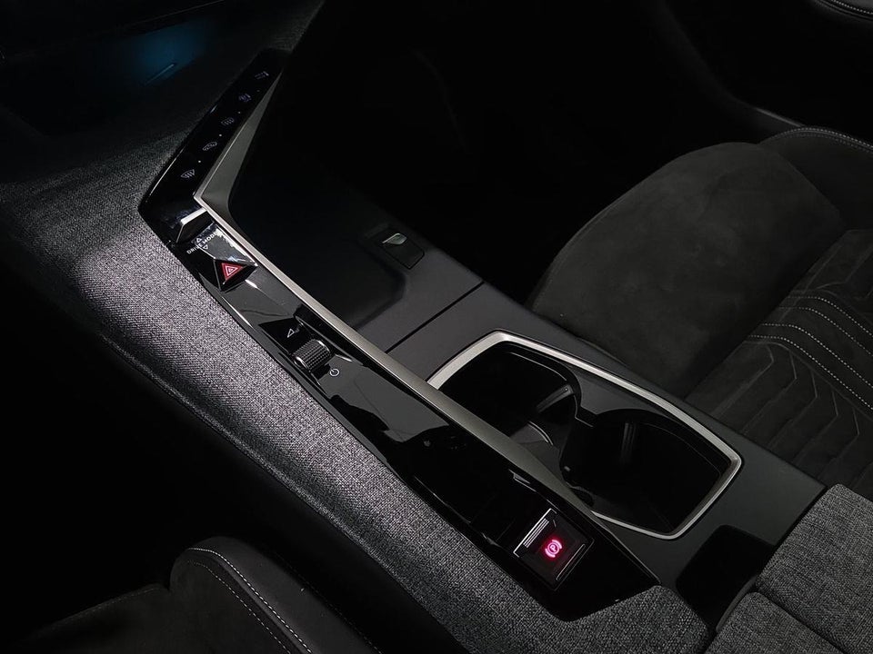 Peugeot e-3008 77 GT Pack 5d